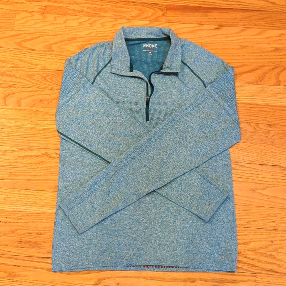 Rhone Reign pullover.  Medium, Light blue
